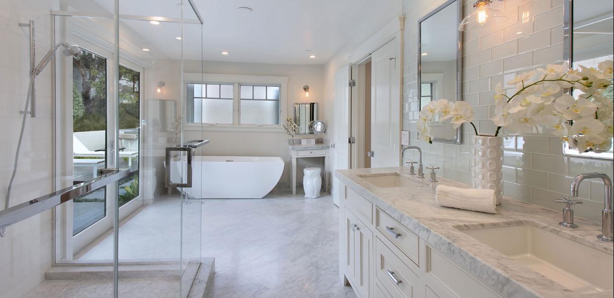 Luxury-bathroom
